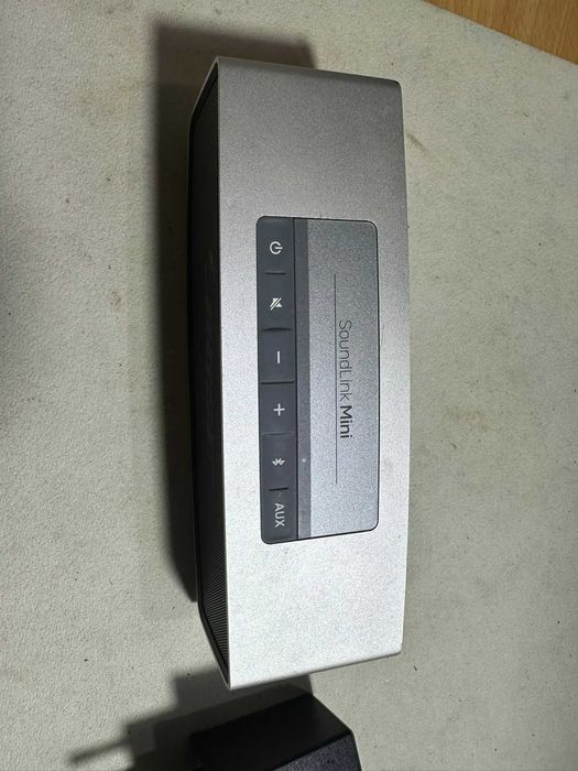bose soundlink  mini argintiu deschis fata spate lateral unghi inchis