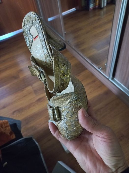 Срочно продам  состояние нового
