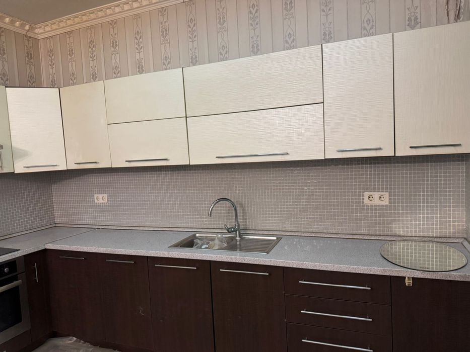 Кухонный шкаф мебель 2 ,5 - 3м