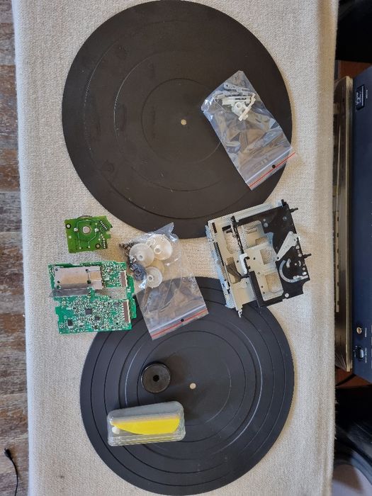 Pachet 2 buc Slipmat pickup, platane, componente minidisc Sony, etc