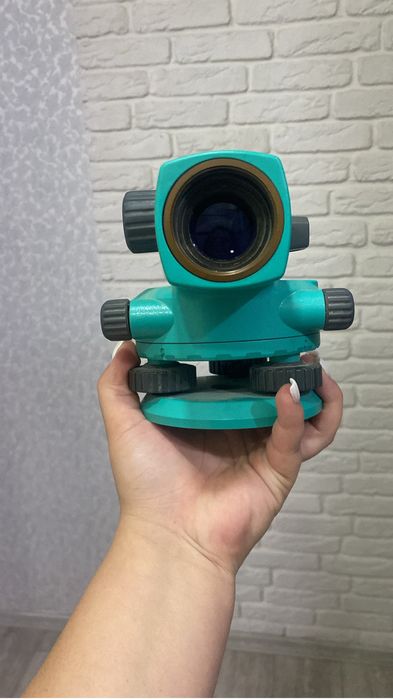 Нивелир продам срочно