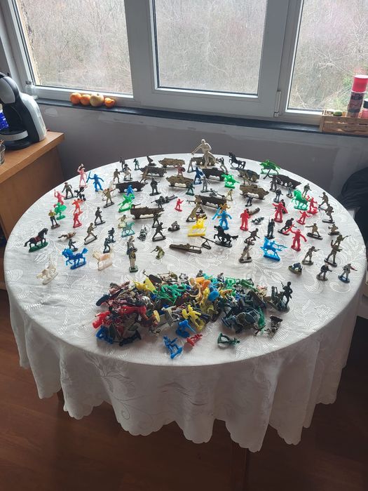 Детски фигурки от 80те войници коли и индианци