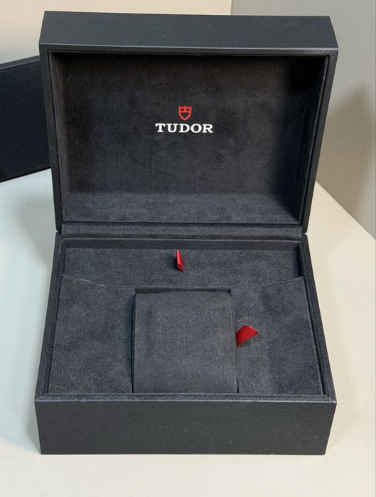 Продаются Tudor Black Bay 58. Состояние новых часов.