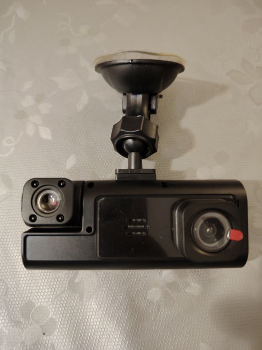 Camera auto de bord tripla, noua