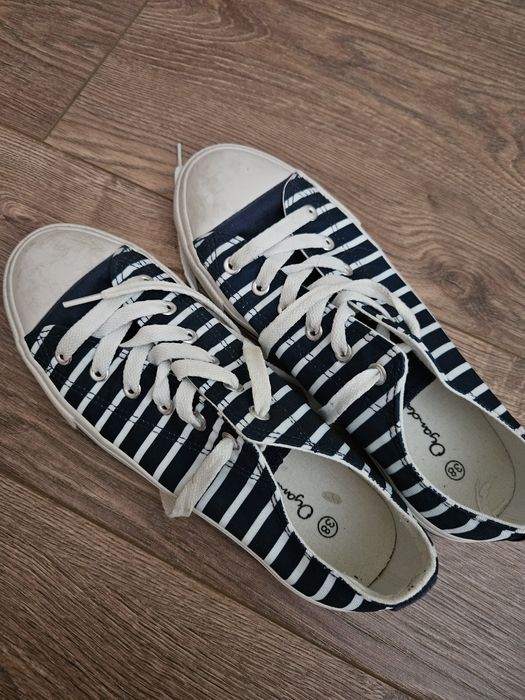 Цветни кецове два чифта