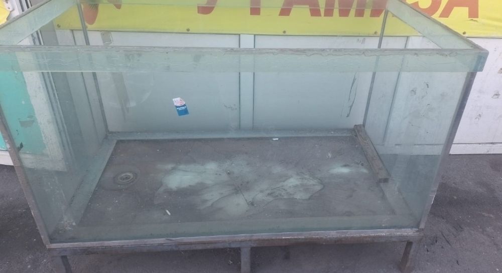 Аквариум  для продади рыбы 500-700л