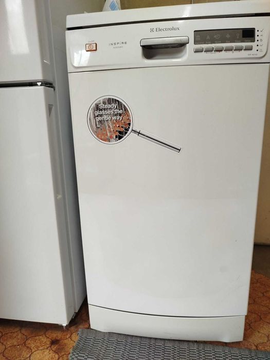 Продавам  съдомиялна машина Electrolux.