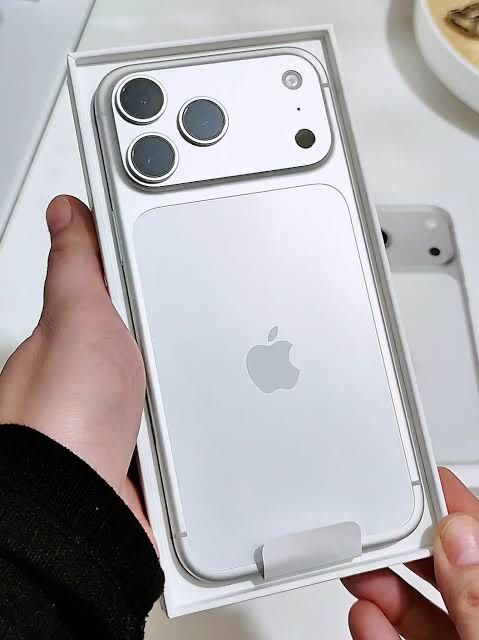 Срочно iphone 17pro 256 silver