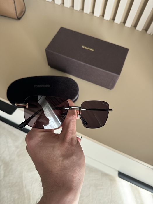 TOM FORD  sungla