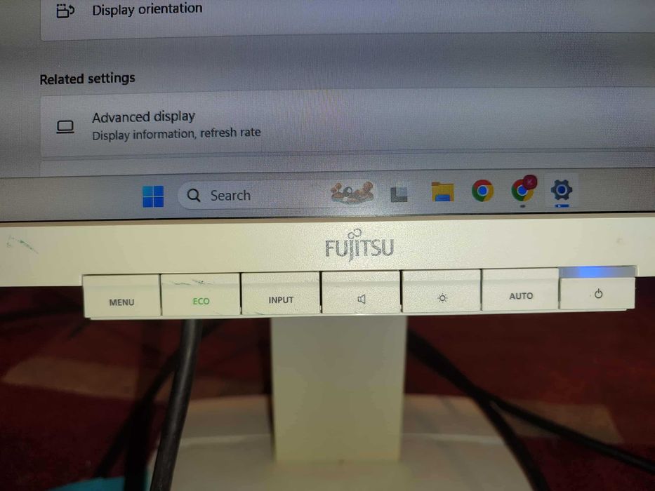 Монитор Fujitsu 22" 60hz + Монитор Dell 19" 60hz
