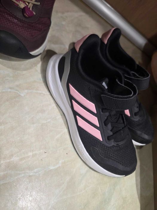 Оригинални маратонки 35 Adidas.Karl lagerfeg. Keen