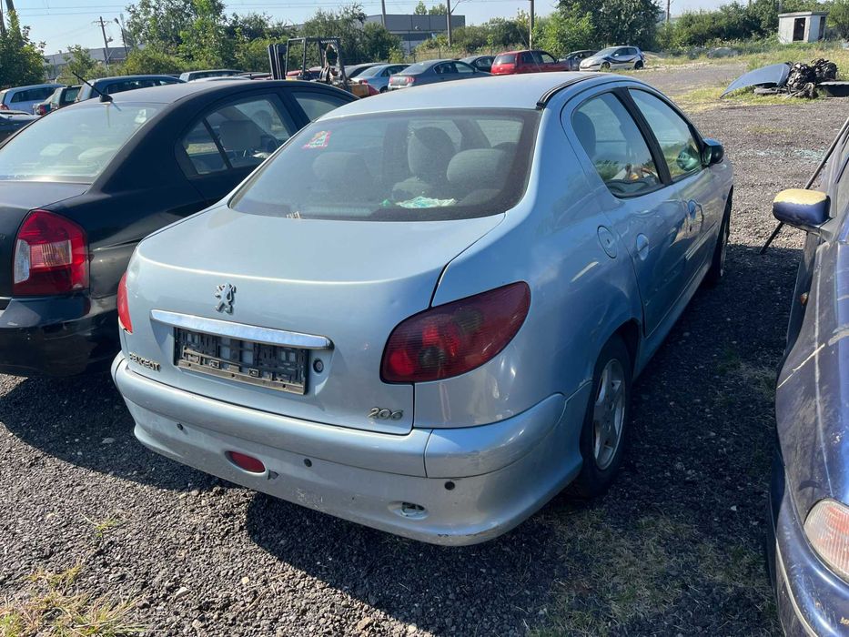 Dezmembrez Peugeot 206 limuzina 1,4 benzina 2006 bleo
