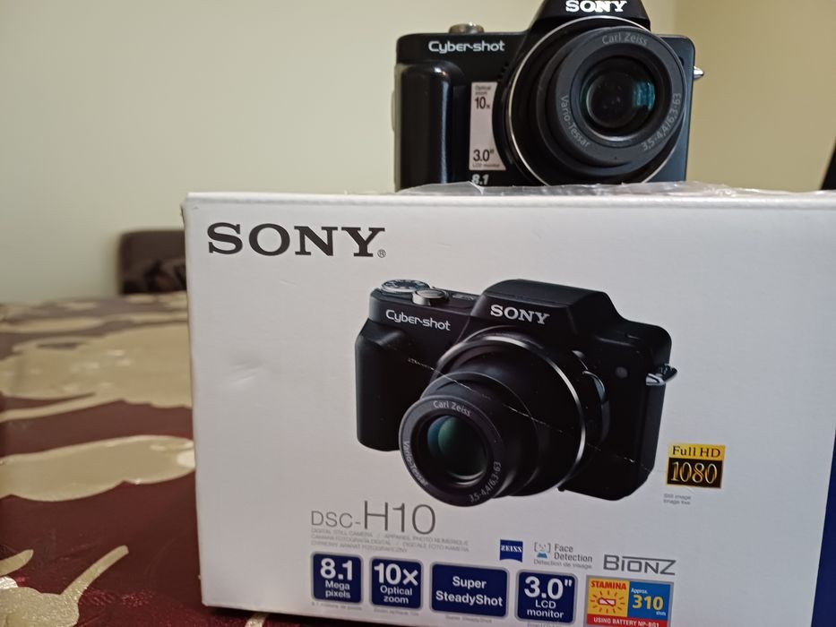 Продавам фотоапарат SONY