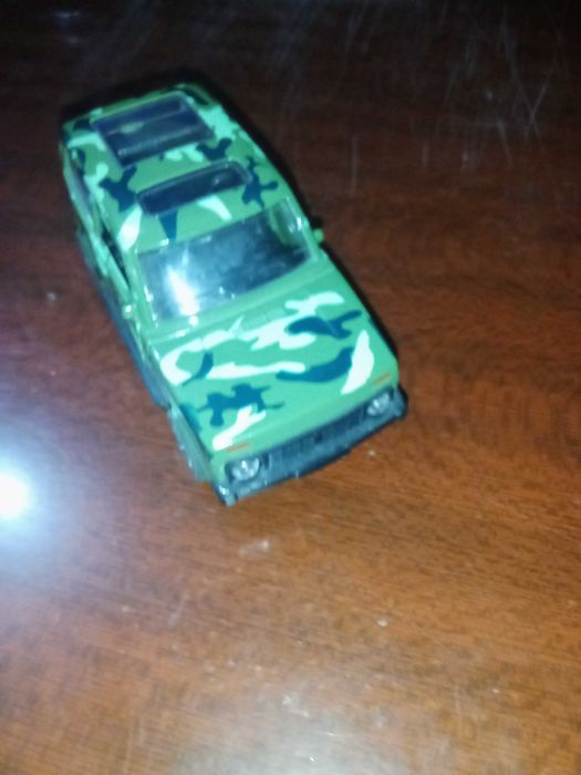 Niva modelka ideal holatda eshiklari ochiladi