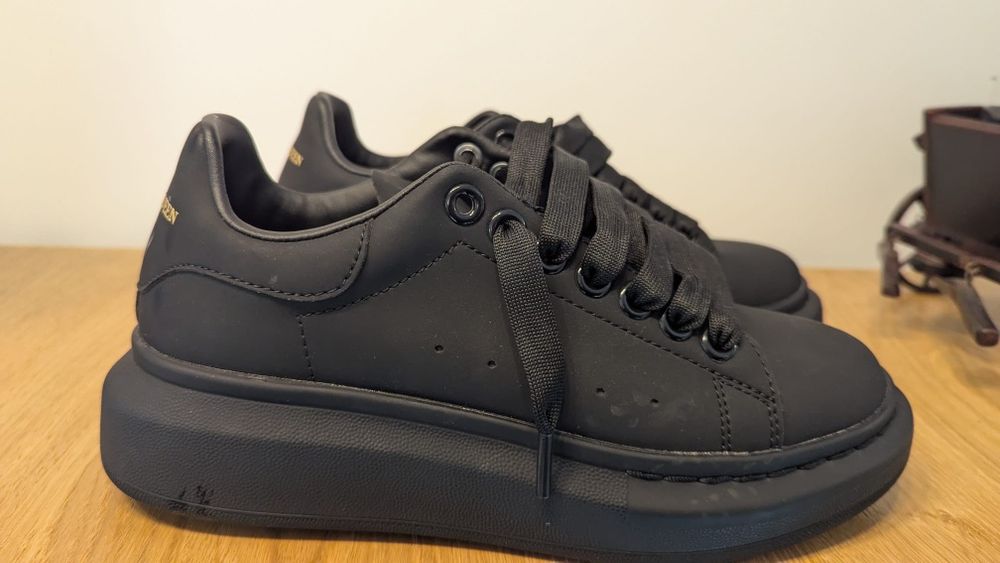 Adidasi negri piele
