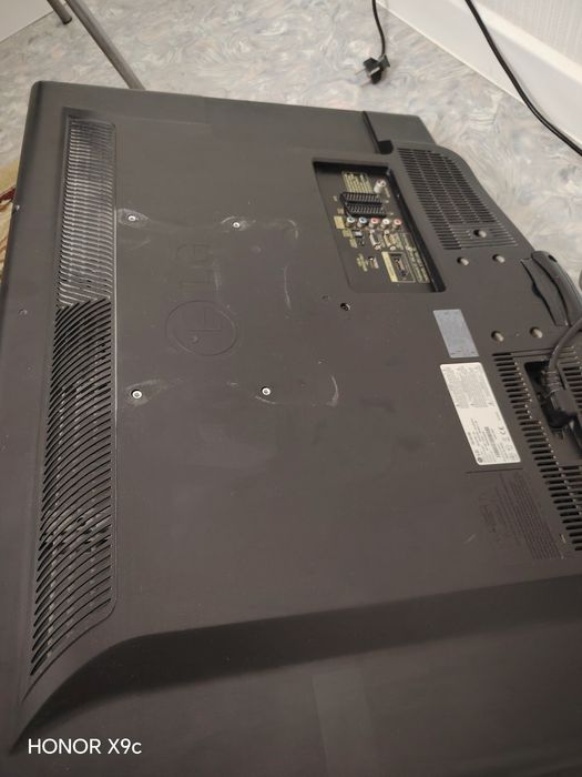 Телевизор LG  диагональ 90