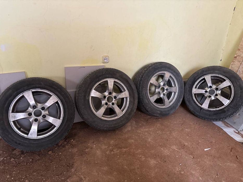 Диски с резиной.