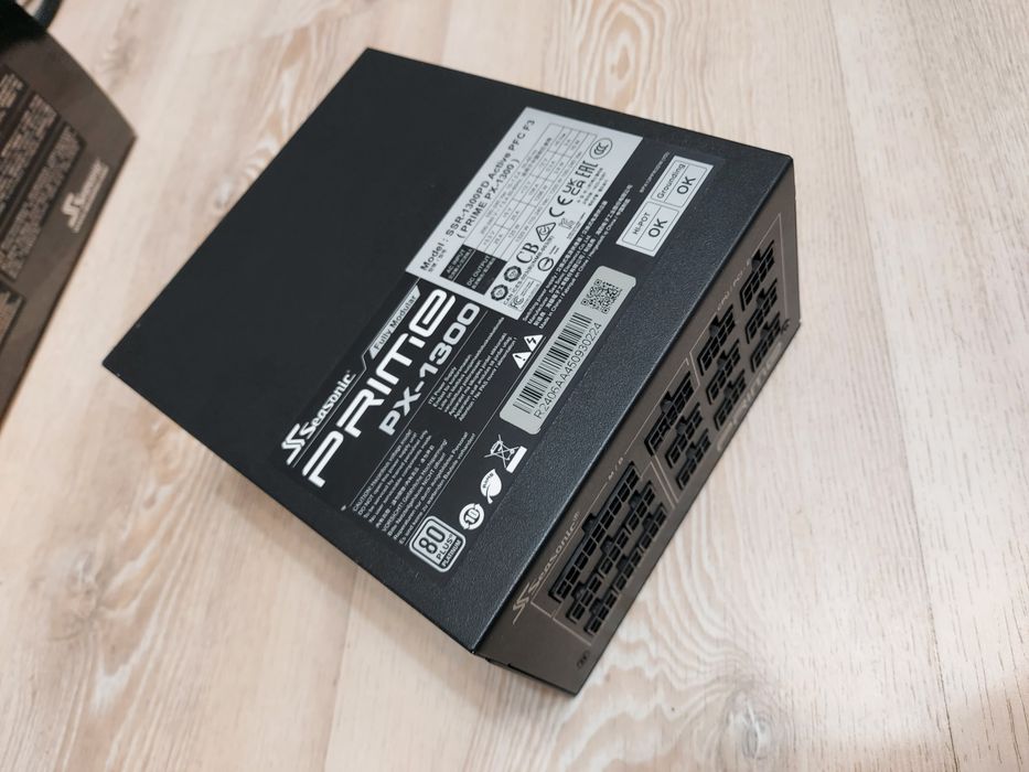 Блок питания Seasonic Platinum 1300W б/у
Модульн