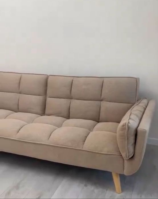 Диван на ножках, стильный