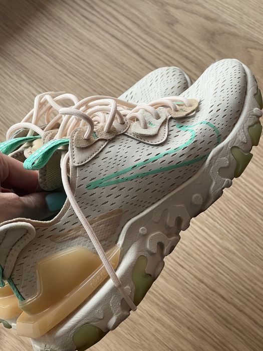 Vând Nike W React Vision