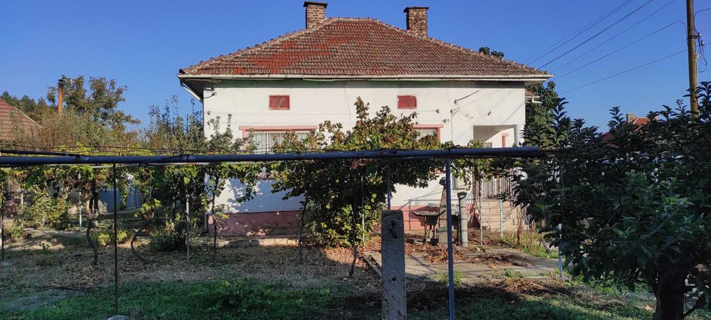 Продава се Къща в София, Люлин - център - 100 кв.м за 281 €/кв.м - Снимка #1