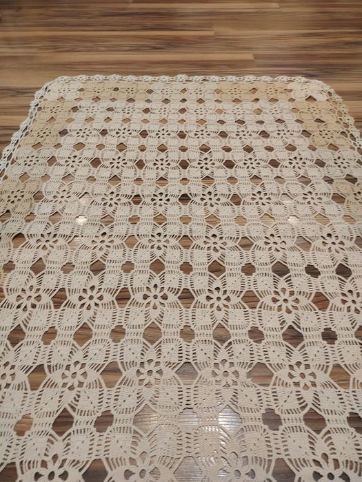 Față de masă croșetata manual