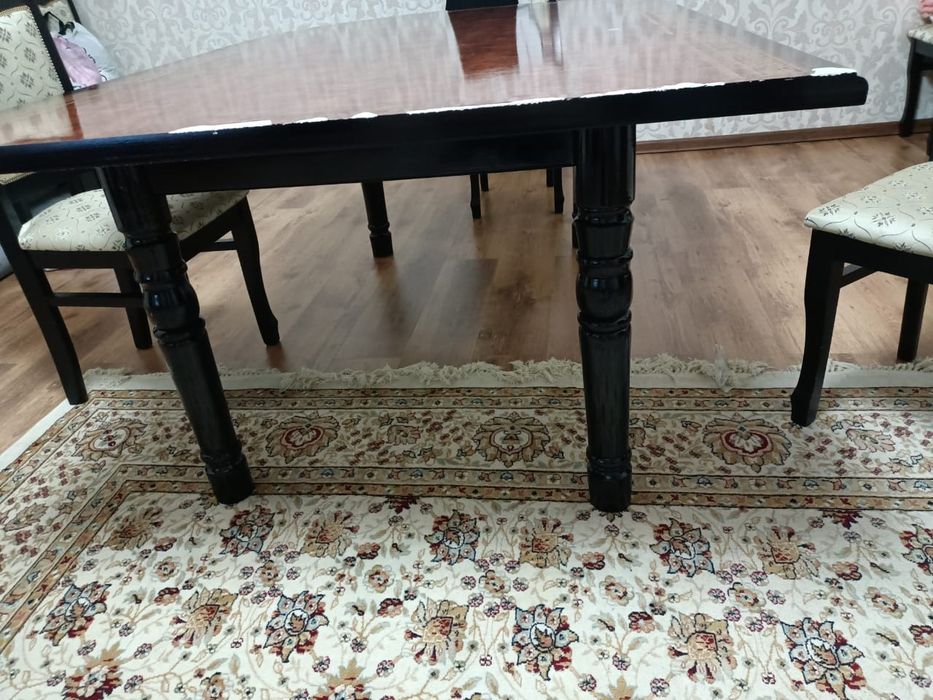 Стол для гостиной. Срочно.