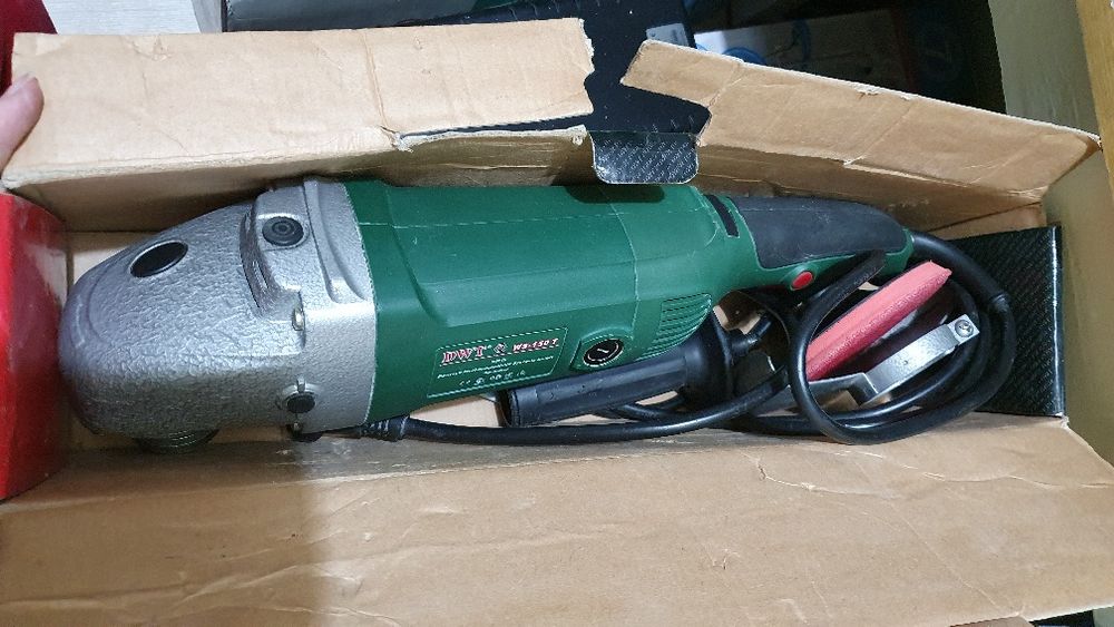 Продам болгарку DWT