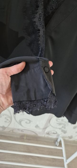 Блузка чёрная с кружевом