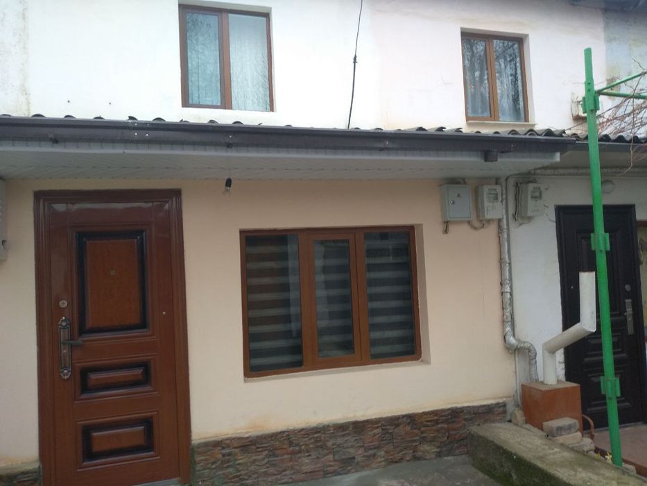 Жиззах шахрида жойлашган 2 каватли коттедж сотилади