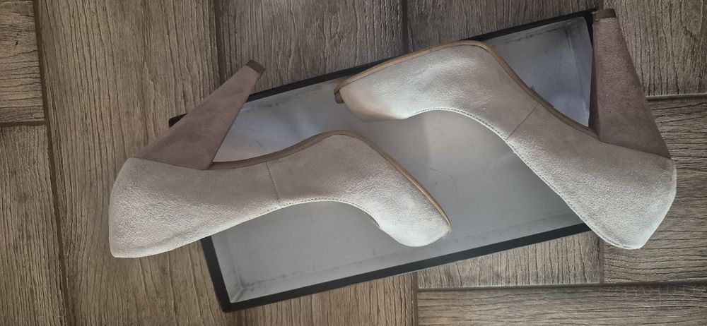 Pantofi din piele întoarsă