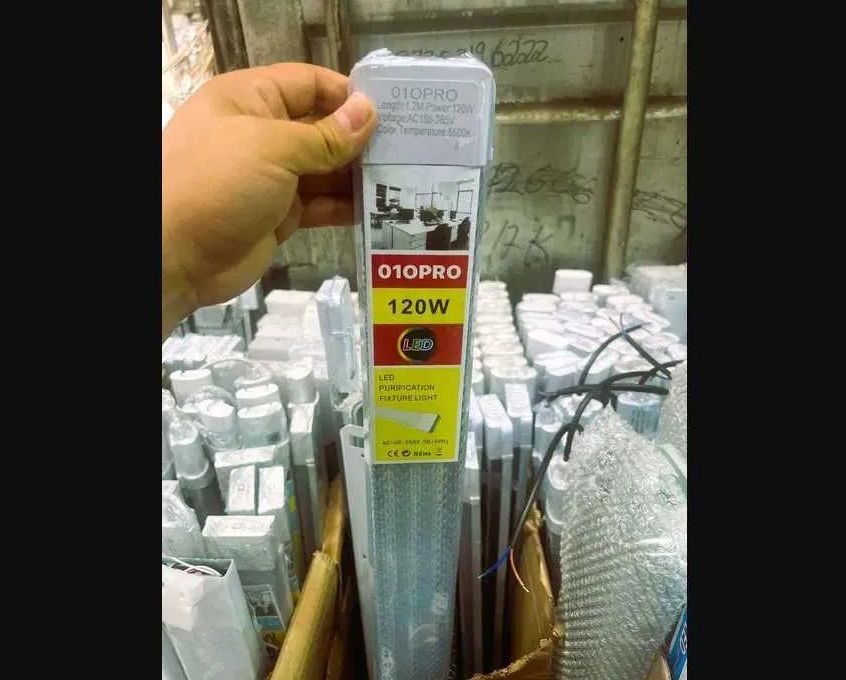 потолочный накладной LED светильник 120 сантимов по длине