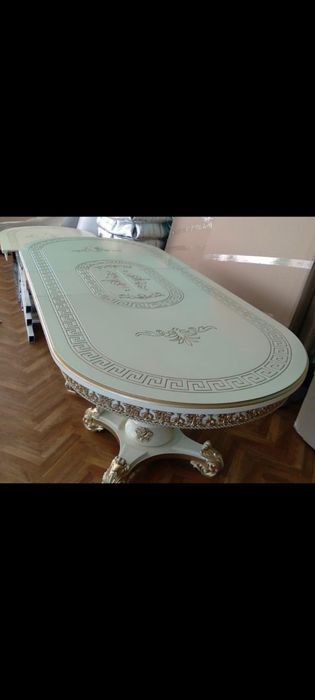 Продам стол.  "Версаче"