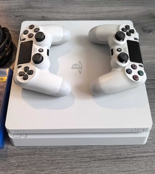 Нов Playstation 4 Slim + Игри
