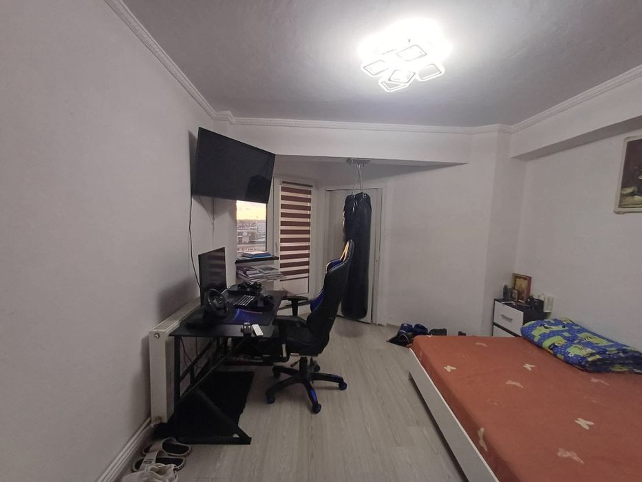 Vând apartament 4 camere central