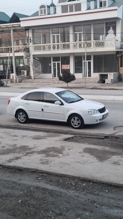 Ласетти 1.8 сотилади