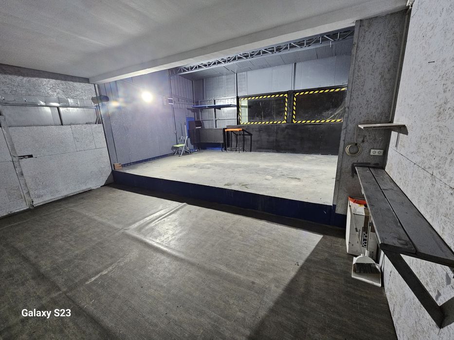 Închiriez spațiu tip garaj