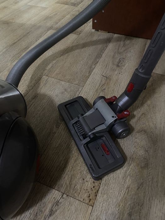 Продам бу пылесос Dyson