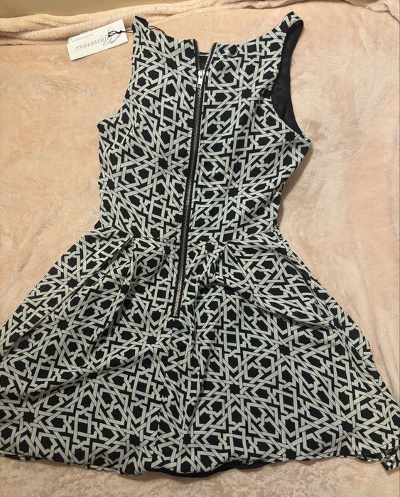 Къса рокля с цип - нова с етикет