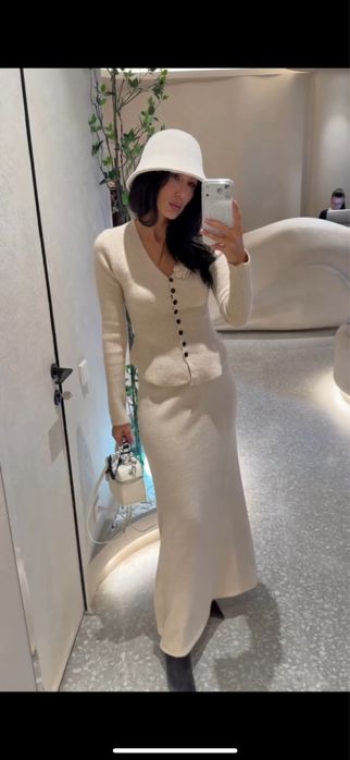 Женский костюм с юбкой