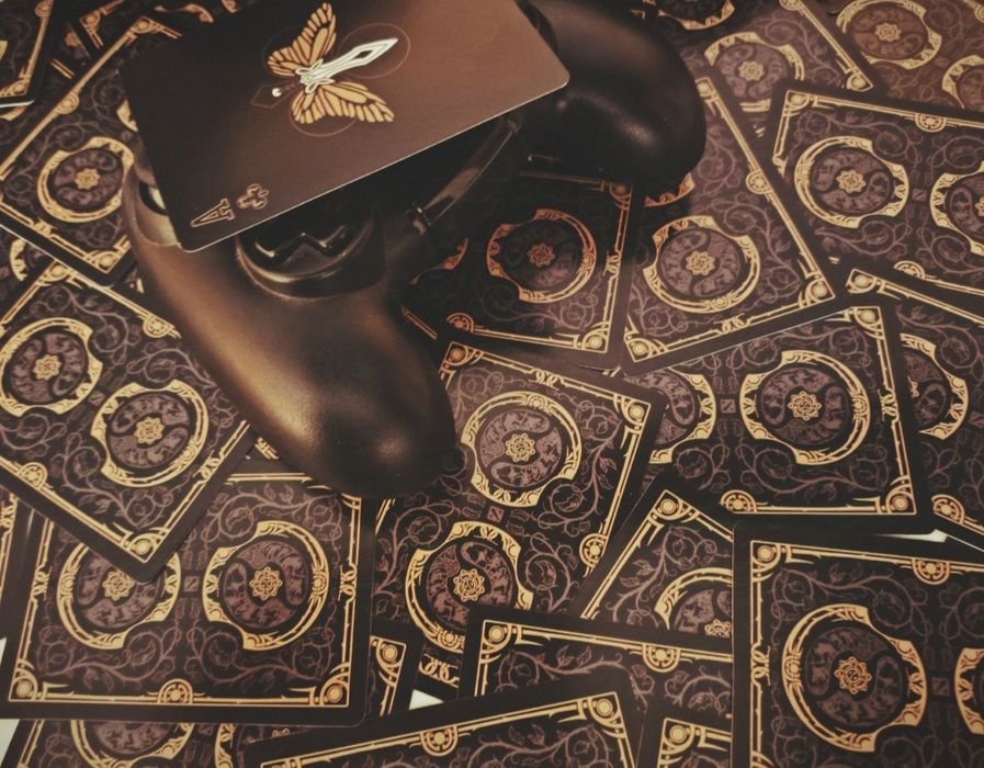 Карти за игра и колекция (дизайнерски)