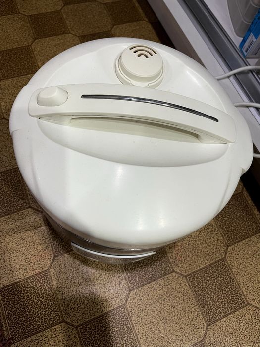 Отдам мультиварку