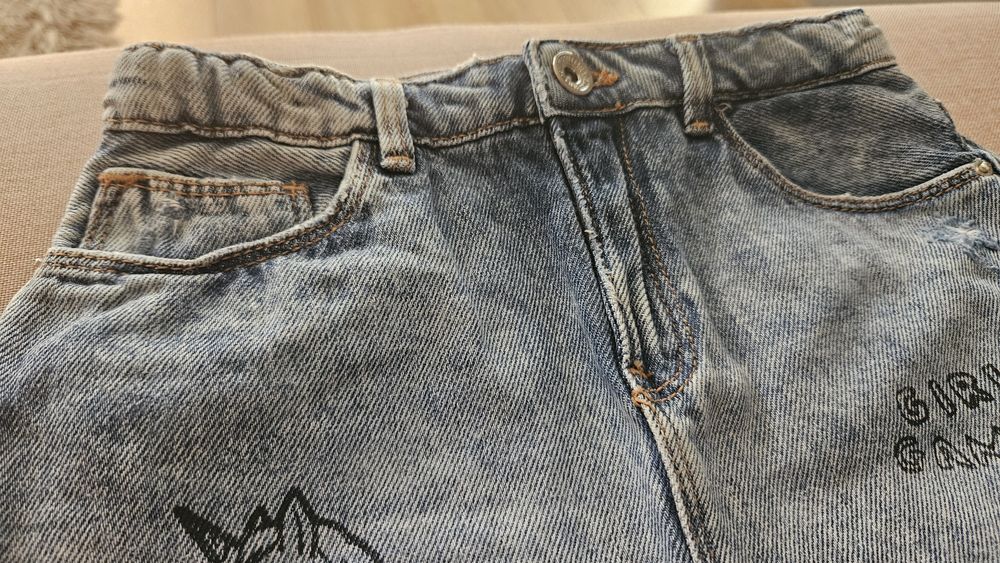 Дънкова пола Zara с рисунки