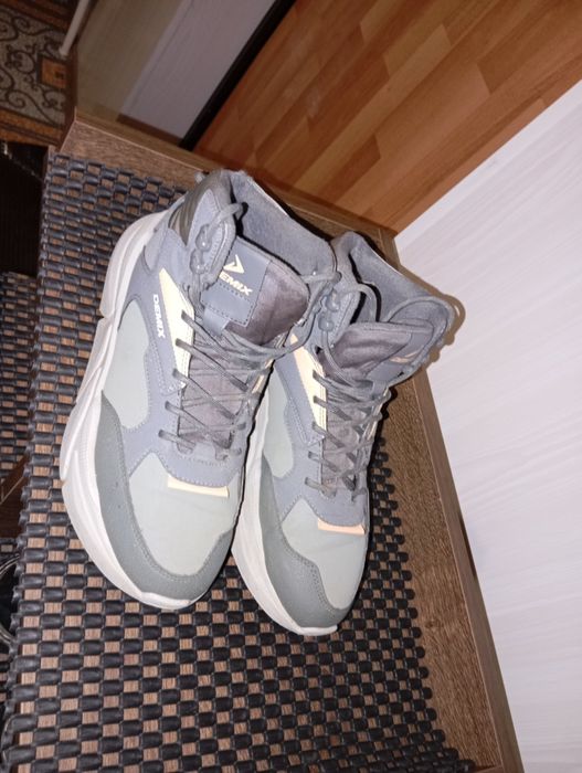 Кроссовки демисезонные продам