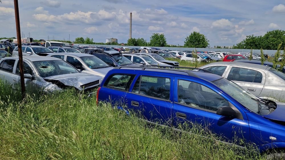 Opel astra G usi capota cutie viteze usa bara portbagaj hayon stopuri stop aripa aripi Scaune roti punte fuzeta amortizor motor  armatura alternator