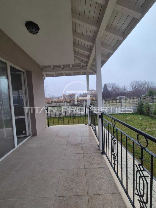 Двуетажна къща в Коматево