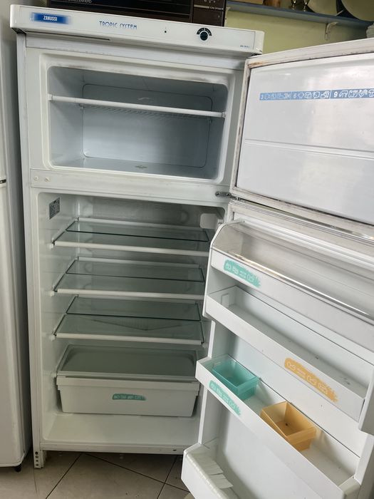 Хладилник с горна камера