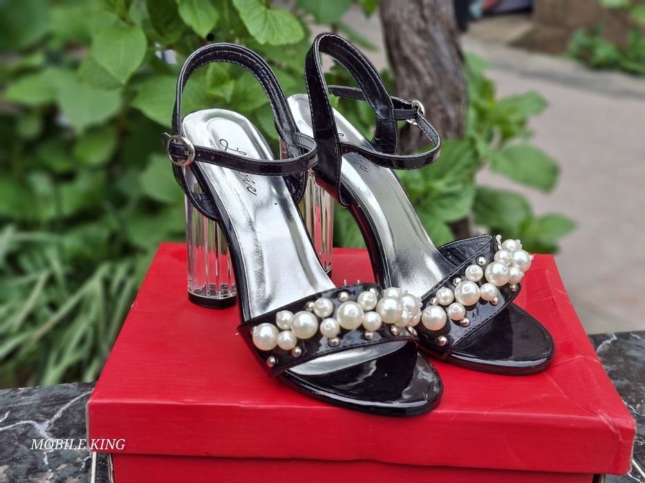 Нови Елегантни черни сандали с перли и прозрачен ток