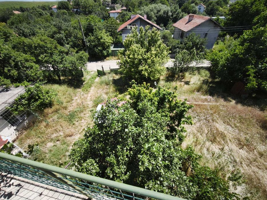 Продавам двуетажна къща в общ. Брезник с. Велковци