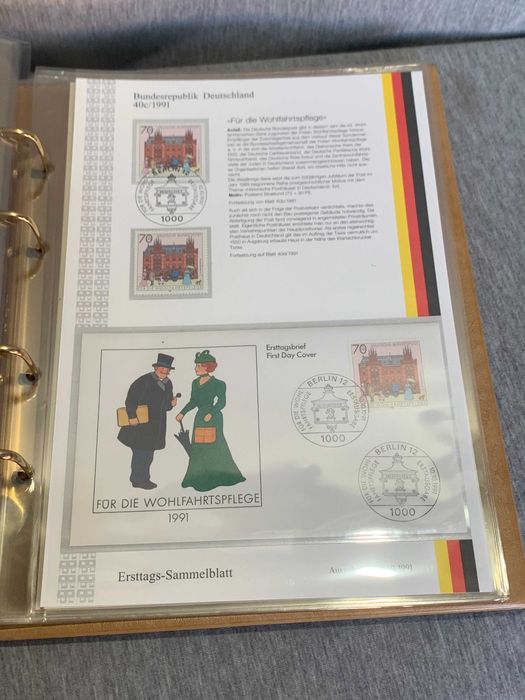 луксозен класьор, Първи ден колекция